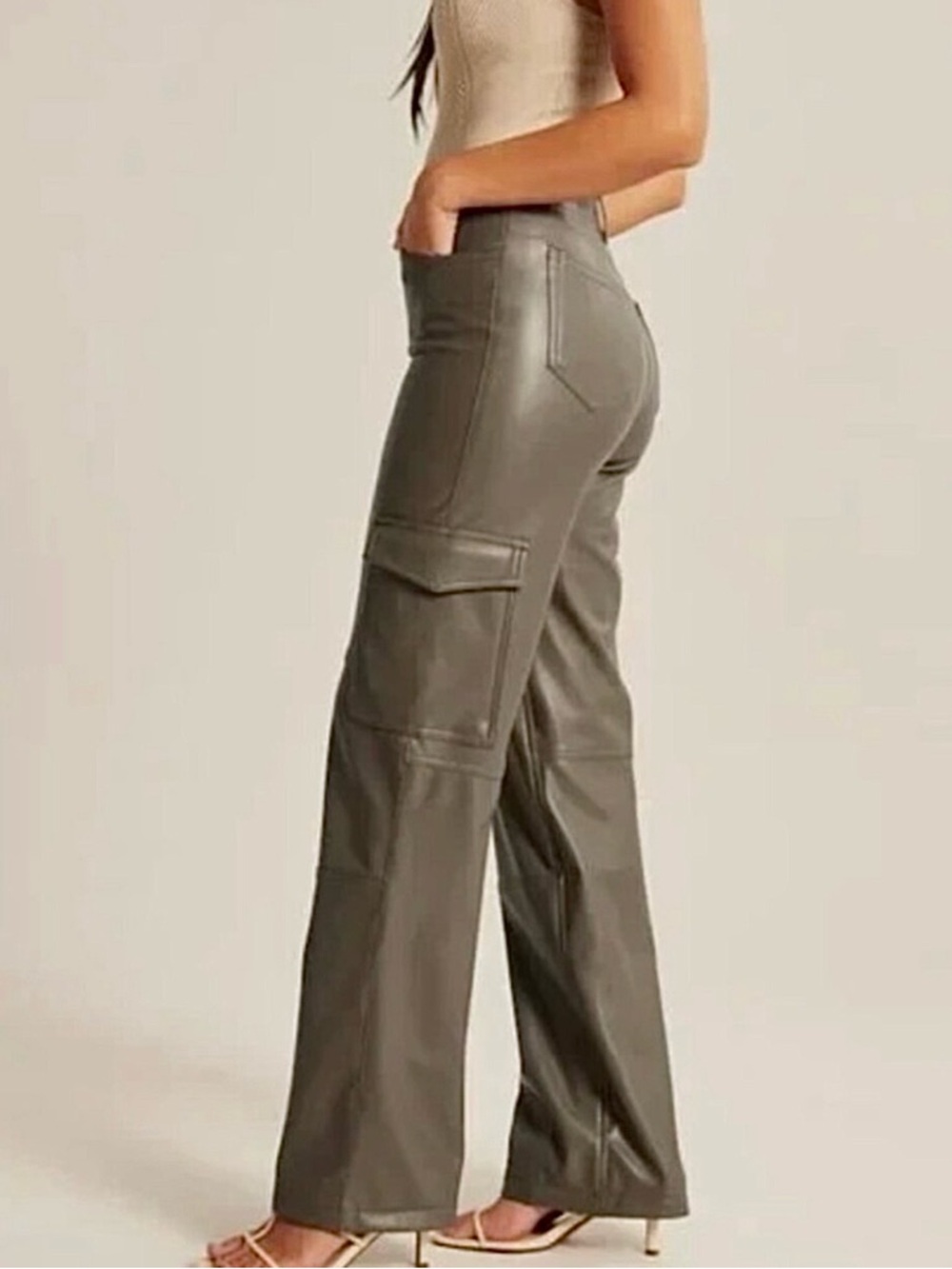 Abercrombie & Fitch 90s Relaxed High Rise Olive Vegan Leather Cargo Pants 26/2s